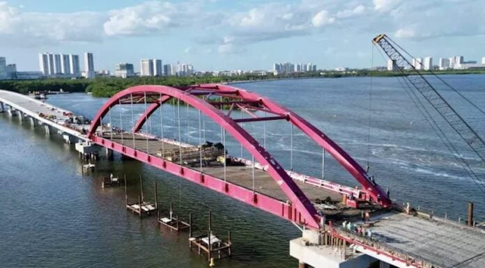 Nichupté Bridge in Cancún