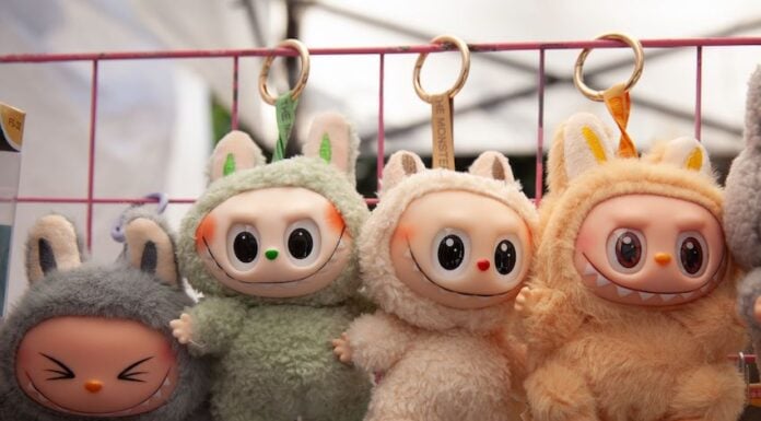 Labubus for sale in Mexico