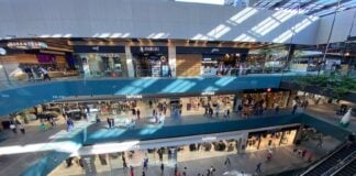 Wide view of shoppers at a mall in Mexico