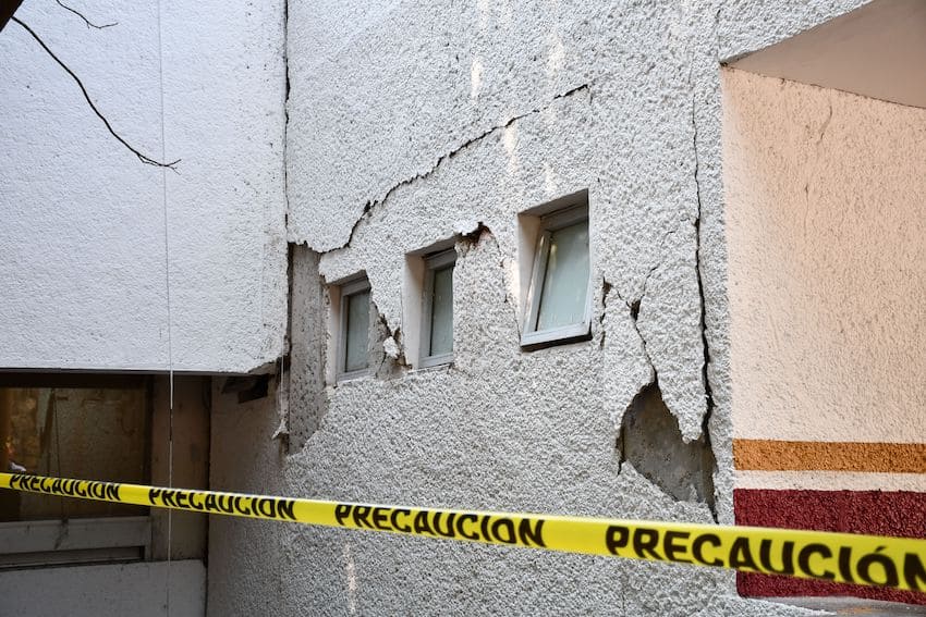 Cracks in the exterior of a house in Guerrero due to an earthquake on Jan. 2, 2026
