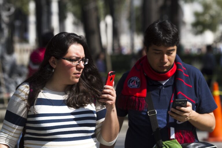 Phone addiction in Mexico: It's arrived