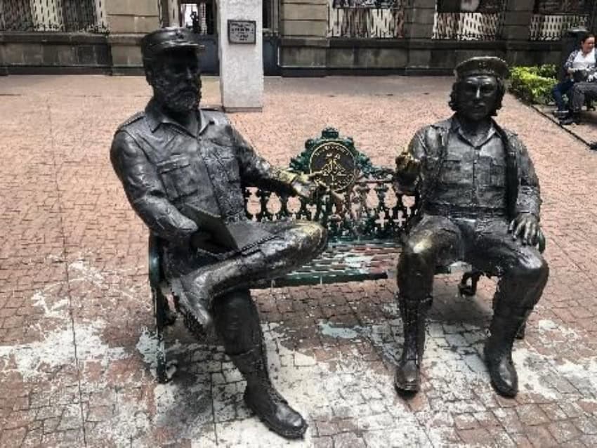 Fidel Castro and Ernesto "Che" Guevara statue