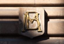 Bank of Mexico logo on a wall