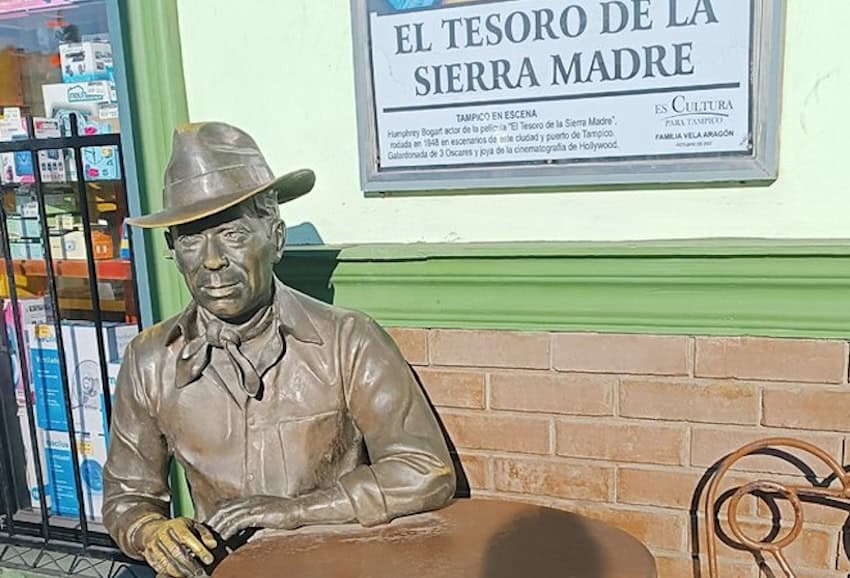 Humprey Bogart statue in Tampico
