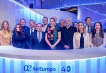 Guanajuato Governor Libia García poses with Air Europa executives)