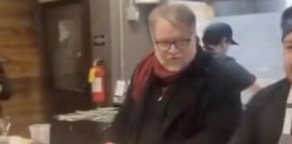 Del Toro in the kitchen