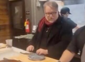 Del Toro in the kitchen