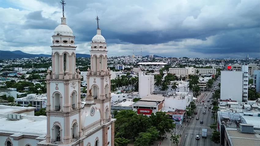 A view of Culiacán, Sinaloa, with a cathedral in the foreground