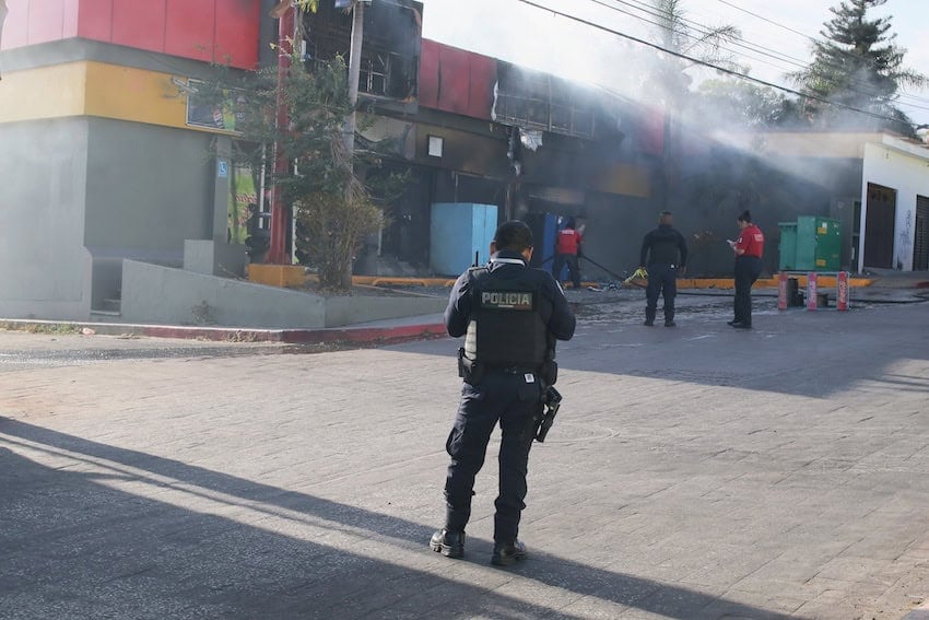 A burnt Oxxo in Temixco, Morelos