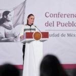 Cuauhtémoc, Ciudad de México. 03 de febrero 2026. La presidenta constitucional de los Estados Unidos Mexicanos, la Doctora Claudia Sheinbaum Pardo en conferencia de prensa matutina en el salón de la Tesorería de Palacio Nacional. La acompañan: Edgar Amador, secretario de Hacienda; Bertha Gómez Castro, subsecretaria de Egresos de la Secretaría de Hacienda; Jorge Mendoza, director del Banco Nacional de Obras y Servicios Públicos (Banobras); Rodrigo Mariscal Paredes, titular de la Unidad de Planeación Económica de la Secretaría de Hacienda y Crédito Público (SHCP); María del Carmen Bonilla, titular de la Unidad de Crédito Público y Asuntos Internacionales de la Secretaría de Hacienda y Crédito Público (SHCP); Diana Aurora Correa, subdirectora de Diseño Digital y Medios Sociales en la Unidad de Memoria Histórica.