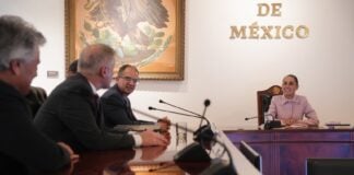 Sheinbaum at the signing of an agreement with vaccine producer Moderna