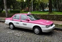 Nissan Tsuru Mexico City taxi
