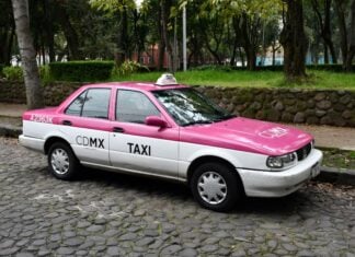 Nissan Tsuru Mexico City taxi