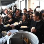 As today was Día de la Candelaria, the president enjoyed a traditional breakfast of tamales from the newly operational Observatorio light-rail train station.