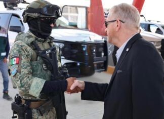 Ambassador to Mexico Ron Johnson shaking the hand of a Mexican soldier