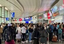Mexico City's Northern Bus Terminal at midday yesterday, shortly after passengers were told that no buses would be leaving the station on Sunday.