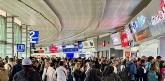 Mexico City's Northern Bus Terminal at midday yesterday, shortly after passengers were told that no buses would be leaving the station on Sunday.