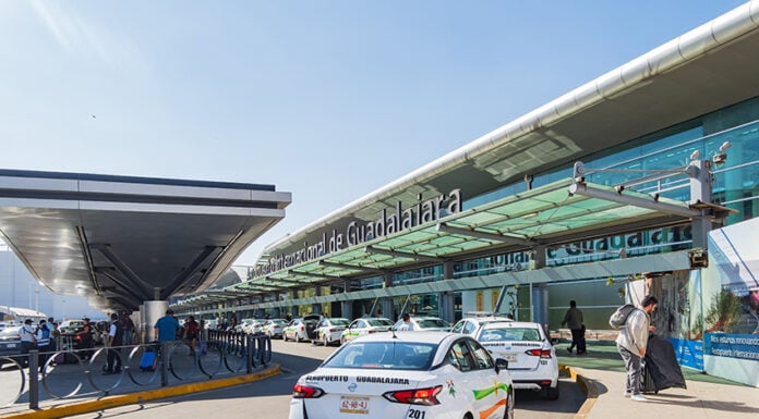 The entrance to the GDL airport