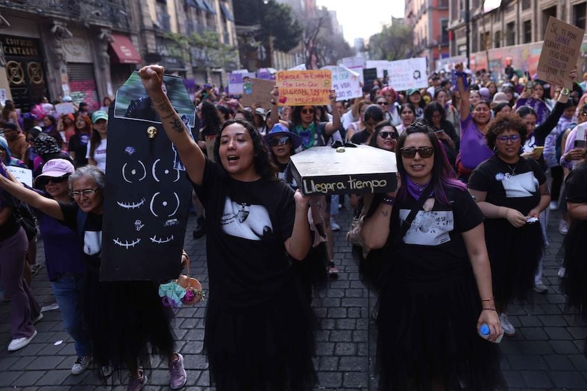 Approximately 100,000 women took to Mexico City's streets on Sunday, March 8, to protest all forms of inequality andviolence against women. (Graciela López/Cuartoscuro)