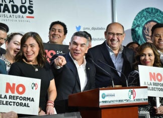 Rubén Moreira and Alejandro Moreno at a PRI party press conference