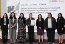 CIUDAD DE MÉXICO, 11MARZO2026.- Claudia Sheinbaum Pardo, presidenta de México; Citlalli Hernández Mora, secretaria de las Mujeres; Crystel Guadalupe Arellano Moreno, coordinadora nacional de Transformación Digital de la Agencia de Transformación Digital y Telecomunicaciones; Laura Margarita Reyna de la Garza, gerente de Asuntos Públicos para Latinoamérica Hispanoahablante de TikTok; Daniela Guerra, líder de Creadores y Responsabilidad para YouTube Hispanoamérica; Sofía Sánchez Velasco, gerente de Relaciones con Gobierno y Políticas Públicas para Google México, Centroamérica y Caribe; y Eliana Pérez Gaffney, líder de Políticas Públicas para México de Meta durante la firma del acuerdo de colaboración voluntaria con plataformas digitales para combatir las violencias en el ámbito digital, en la conferencia matutina en Palacio Nacional.