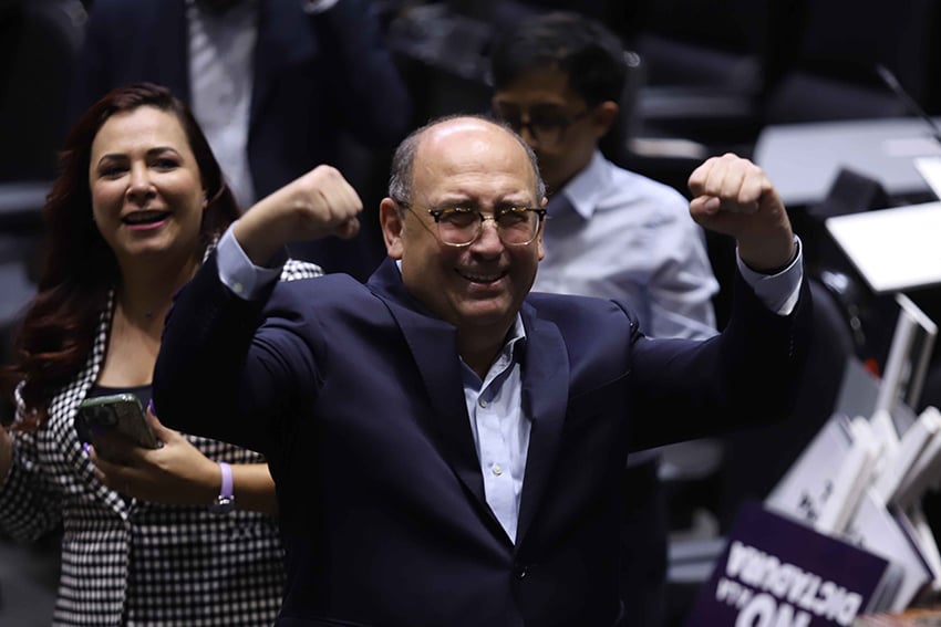 Rubén Moreira flexes and smiles on the floor of Mexico's House of Deputies