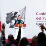 Cuauhtémoc, Ciudad de México. 3 de marzo 2026. La presidenta constitucional de los Estados Unidos Mexicanos, la Doctora Claudia Sheinbaum Pardo en conferencia de prensa matutina en el salón de la Tesorería de Palacio Nacional. La acompañan: David Kershenobich, secretario de salud; Zoé Alejandro Robledo Aburto, director general del Instituto Mexicano del Seguro Social (IMSS); Martí Batres Guadarrama, director general del Instituto de Seguridad y Servicios Sociales de los Trabajadores del Estado (ISSSTE); Alejandro Svarch Pérez, director general de IMSS-Bienestar; Ariadna Montiel, secretaria de Bienestar; Bebeto; Rommel Pacheco Marrufo, director general de la Comisión Nacional de Cultura Física y Deporte (Conade); Gabriela Cuevas Barrón, Representante de México para la Copa Mundial FIFA 2026.