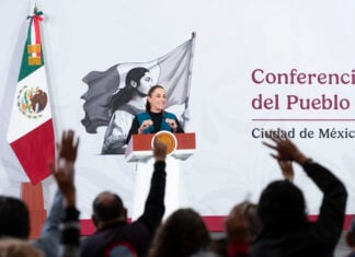Cuauhtémoc, Ciudad de México. 3 de marzo 2026. La presidenta constitucional de los Estados Unidos Mexicanos, la Doctora Claudia Sheinbaum Pardo en conferencia de prensa matutina en el salón de la Tesorería de Palacio Nacional. La acompañan: David Kershenobich, secretario de salud; Zoé Alejandro Robledo Aburto, director general del Instituto Mexicano del Seguro Social (IMSS); Martí Batres Guadarrama, director general del Instituto de Seguridad y Servicios Sociales de los Trabajadores del Estado (ISSSTE); Alejandro Svarch Pérez, director general de IMSS-Bienestar; Ariadna Montiel, secretaria de Bienestar; Bebeto; Rommel Pacheco Marrufo, director general de la Comisión Nacional de Cultura Física y Deporte (Conade); Gabriela Cuevas Barrón, Representante de México para la Copa Mundial FIFA 2026.