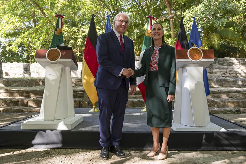 President Sheinbaum shakes hands with German President Frank-Walter Steinmeier at a press conference in Cancún