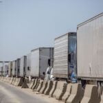 TIJUANA BAJA CALIFORNIA, 01JUNIO2018.- Camiones de carga forman largas filas en la garita de Otay, la cual representa el tercer acceso comercial más importante entre México y Estados Unidos con un cruce de 800 mil camiones cada año. Este viernes México y Canadá se unieron en contra de los aranceles impuestos al acero y aluminio por el presidente estadounidense Donald Trump. FOTO: OMAR MARTÍNEZ /CUARTOSCURO.COM