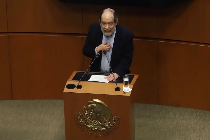 CIUDAD DE MÉXICO, 22FEBRERO2024. Carlos Pellicer López durante la ceremonia solemne por la develación de la inscripción de la leyenda: “Carlos Pellicer Cámara, el Poeta de América", en el muro de honor del Senado de la República. FOTO: EDGAR NEGRETE LIRA/CUARTOSCURO.COM