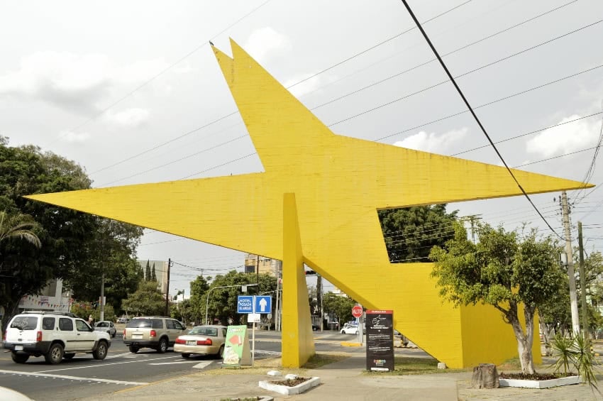 "El pájaro de fuego," Goeritz scupture