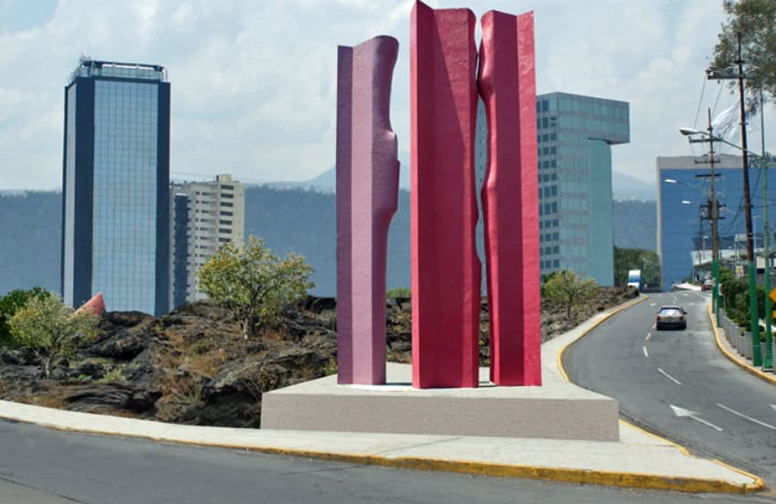 Ruta de la Amistad sculpture
