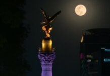 Easter full moon over Mexico City
