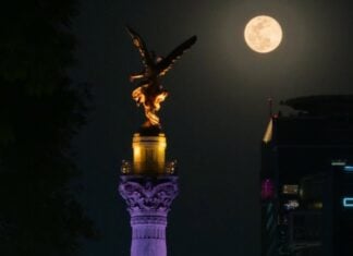 Easter full moon over Mexico City