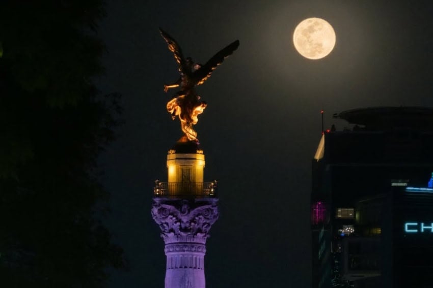 Why is there always a full moon during Easter in Mexico?