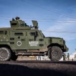 CULIACÁN, SINALOA, 18 FEBRERO 2026.- Se registraron dos ataques armados en distintos puntos de la ciudad: el primero frente a un local de pollos asados sobre la carretera Culiacán-Eldorado, en la comunidad de El Diez, donde dos hombres fueron asesinados y uno de ellos, menor de edad, resultó herido; y el segundo a espaldas de la barda del panteón de La Lima, en las inmediaciones de la colonia Universidad Autónoma de Sinaloa, donde un joven fue asesinado a balazos. Con estos hechos, la cifra de víctimas mortales asciende a siete personas, entre ellas una mujer.