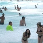 Tourists at the beach in Cancún, Quintana Roo