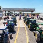 Farmers in Costa Rica, Sinaloa, protested unfair prices for their harvests and insecurity on the highways.