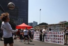 Members of several search groups on Sunday organized pick-up soccer matches at the Glorieta of the Disappeared on the iconic Paseo de la Reforma avenue in Mexico City.