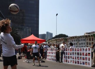 Members of several search groups on Sunday organized pick-up soccer matches at the Glorieta of the Disappeared on the iconic Paseo de la Reforma avenue in Mexico City.