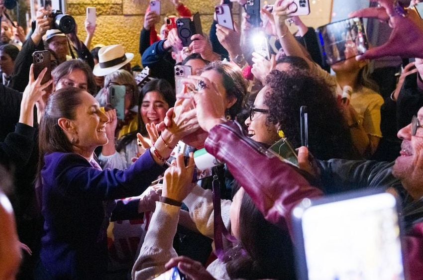 President Sheinbaum greets fans in Barcelona, Spain.