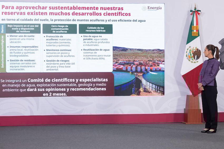 Cuauhtémoc, Ciudad de México. 8 de abril 2026. La presidenta constitucional de los Estados Unidos Mexicanos, la Doctora Claudia Sheinbaum Pardo en conferencia de prensa matutina en el salón de la Tesorería de Palacio Nacional. La acompañan: Luz Elena González Escobar, secretaria de Energía; Víctor Rodríguez Padilla, director de Petróleos Mexicanos (PEMEX), Juan José Vidal, subsecretario de Hidrocarburos; Jorge Marcial Islas Samperio, subsecretario de Planeación y Transición Energética y Miguel Ángel Elorza Vásquez, coordinador de Infodemia. Foto: Juan Carlos Buenrostro/Presidencia