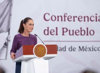 Cuauhtémoc, Ciudad de México, México, 22 de abril de 2026. La doctora Claudia Sheinbaum Pardo, presidenta Constitucional de los Estados Unidos Mexicanos en Conferencia de prensa matutina “Conferencia del Pueblo” en el Salón Tesorería de Palacio Nacional