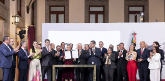 President Sheinbaum, accompanied by members of her cabinet and the president of the National Chamber of the Iron and Steel Industry