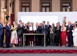 President Sheinbaum, accompanied by members of her cabinet and the president of the National Chamber of the Iron and Steel Industry