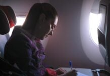 On Friday, President Sheinbaum once again traveled internationally in an economy seat, this time to Barcelona, Spain.