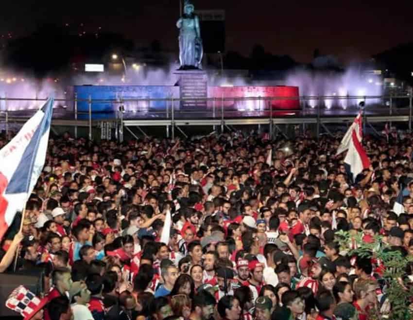 La Minerva after a Chivas championship