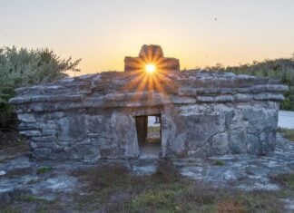 El Caracol — a domed building dating back roughly 600 to 800 years — once served as a navigational marker for Maya travelers along the Caribbean coast.