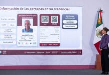President Sheinbaum shares an image of a Universal Health Service ID at a press conference